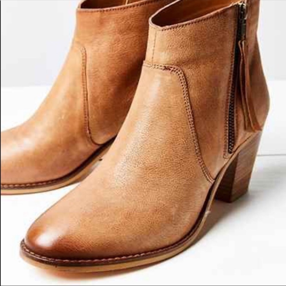 Urban Outfitters ankle booties, size 7.5, 3”heel, camel color